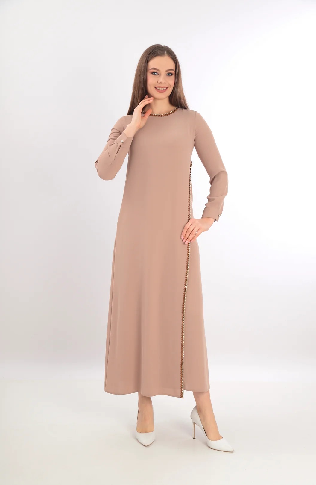 DRESS WITH EMBROIDERY ON THE COLLAR